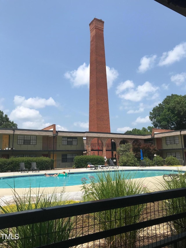 view of swimming pool