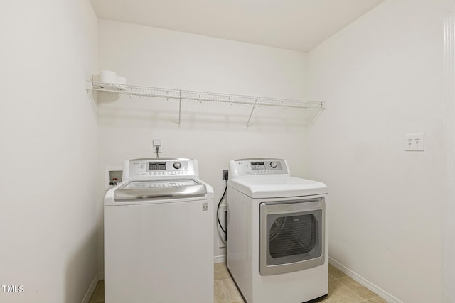 laundry room with laundry area, independent washer and dryer, and baseboards