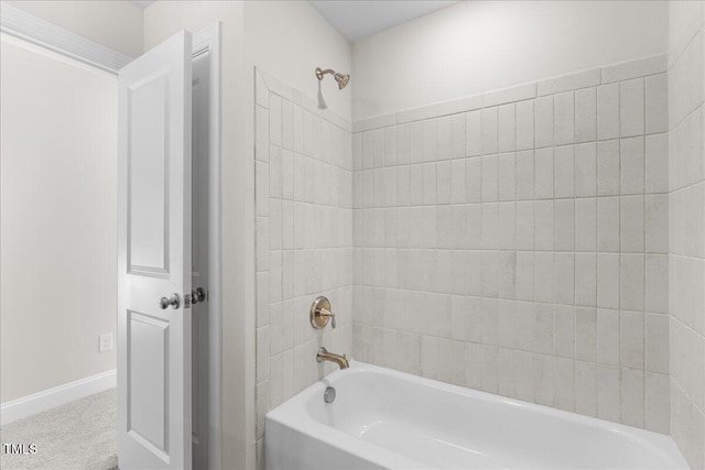 bathroom featuring tiled shower / bath