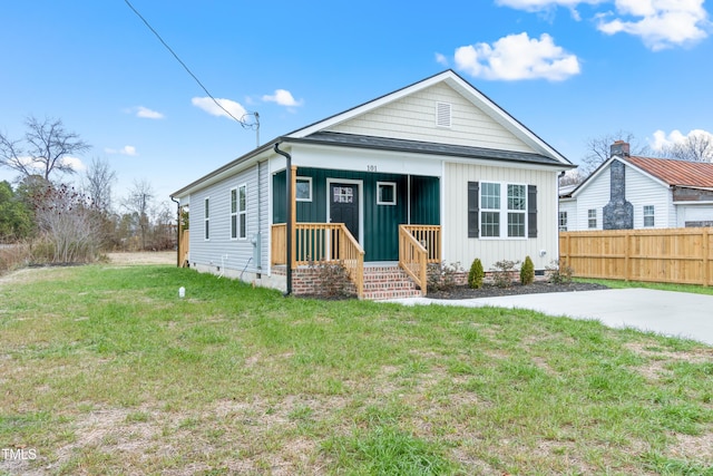 view of front of house with a porch and a front yard