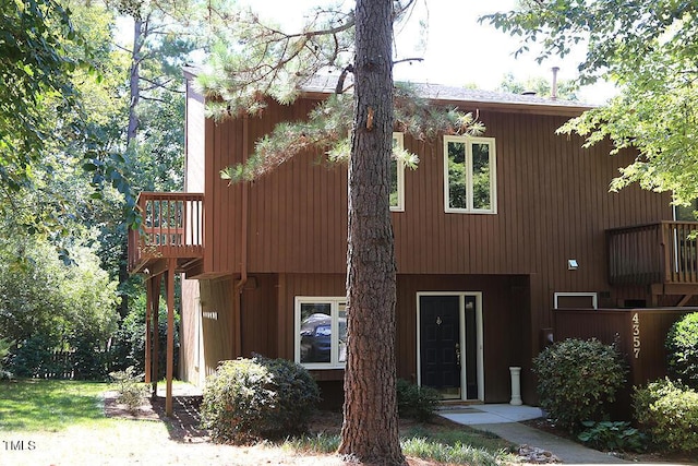 view of front of house featuring a balcony