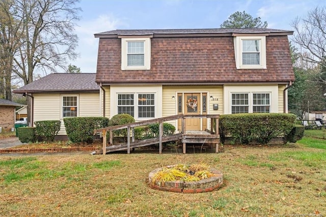 back of house featuring a yard