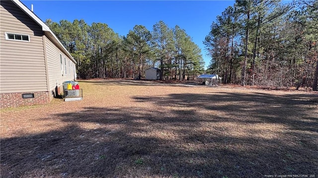 view of yard with an outdoor structure and a storage shed