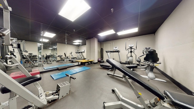 workout area with baseboards