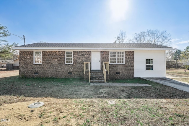 view of front facade featuring a front yard