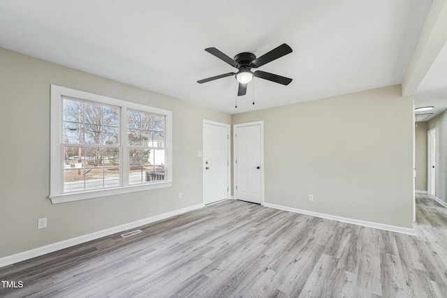 unfurnished room featuring light wood-type flooring and ceiling fan