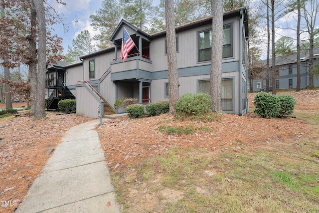 view of front of house with a balcony