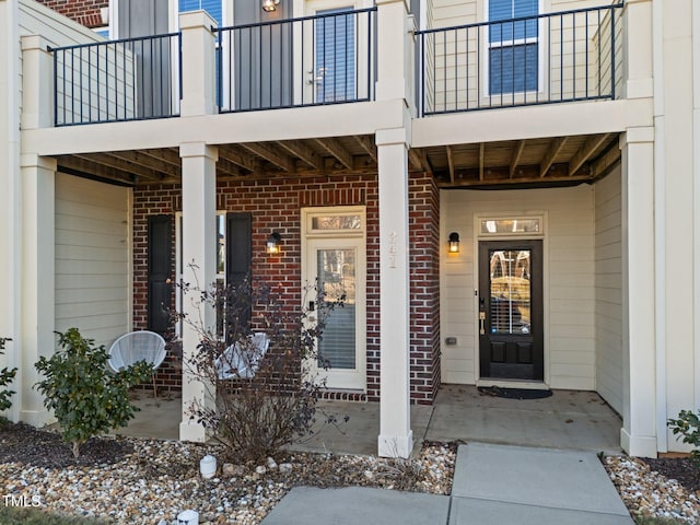 entrance to property featuring a balcony