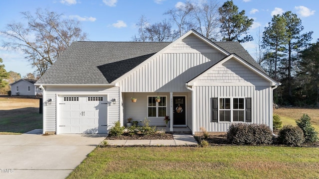 view of front of house featuring a front lawn and a garage