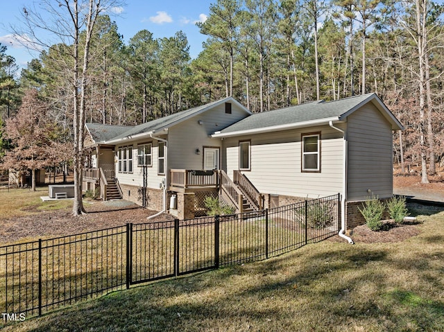 view of front of property featuring a front yard and a deck