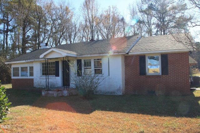 view of front of home featuring a front lawn