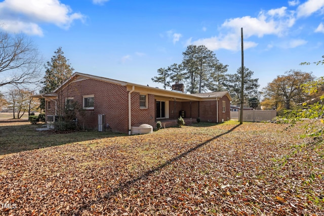 back of house featuring a yard