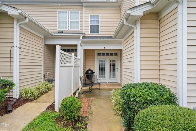 doorway to property featuring a patio