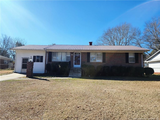 ranch-style house featuring a front lawn