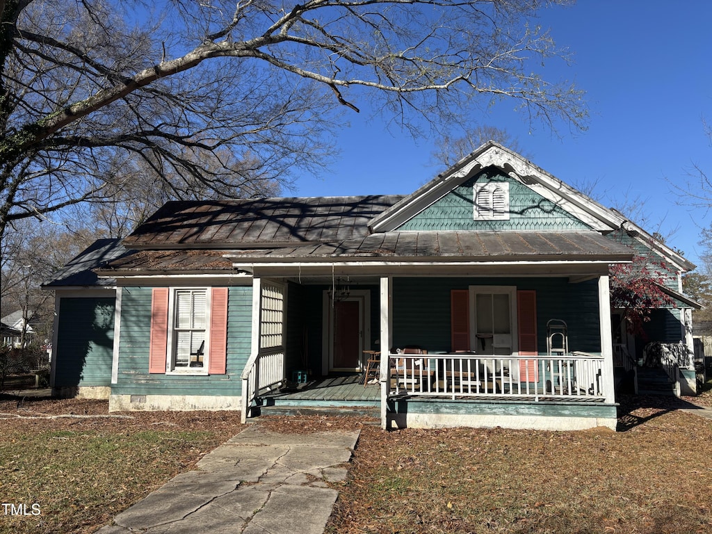 view of front facade with a porch