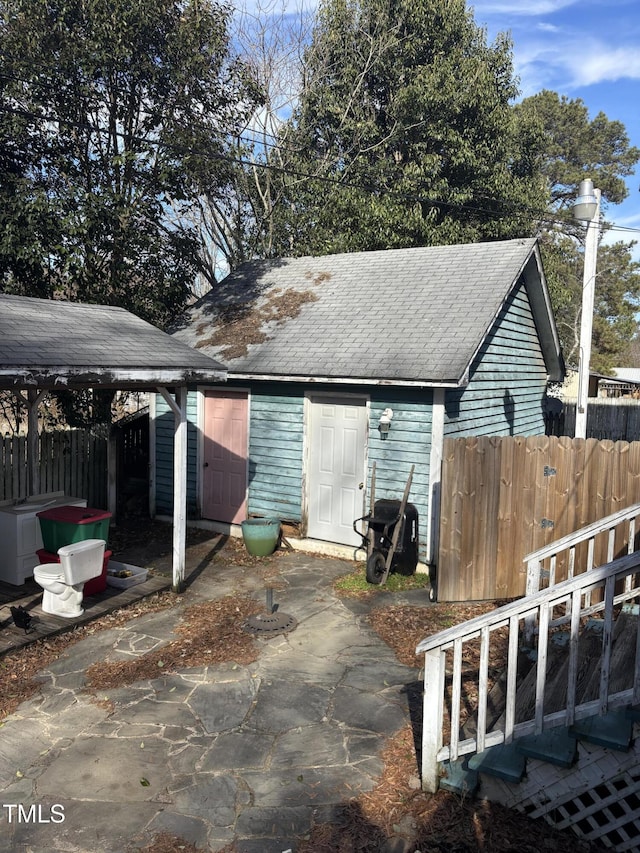 back of house featuring an outbuilding