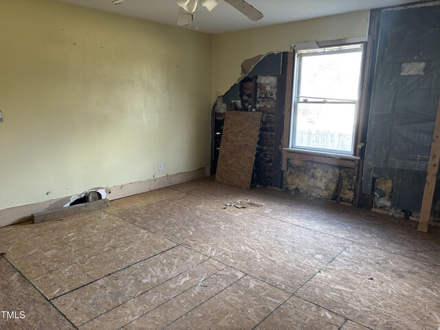 unfurnished room featuring ceiling fan