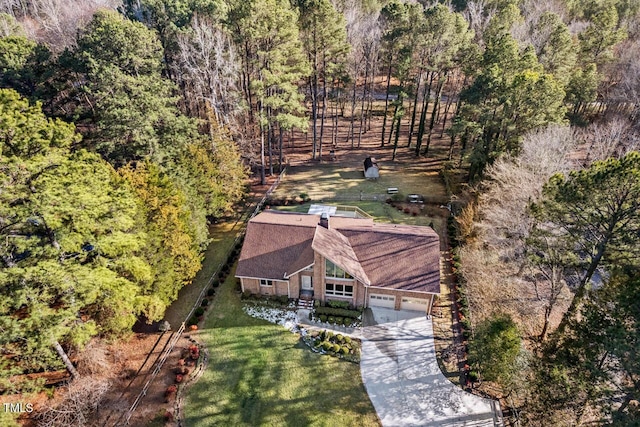 bird's eye view with a view of trees