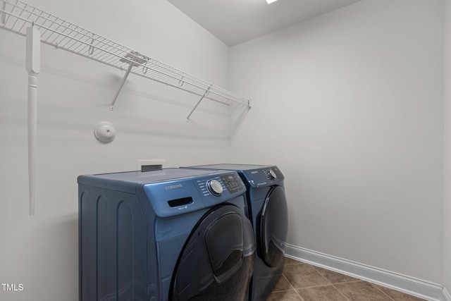 laundry room featuring dark tile patterned flooring and independent washer and dryer