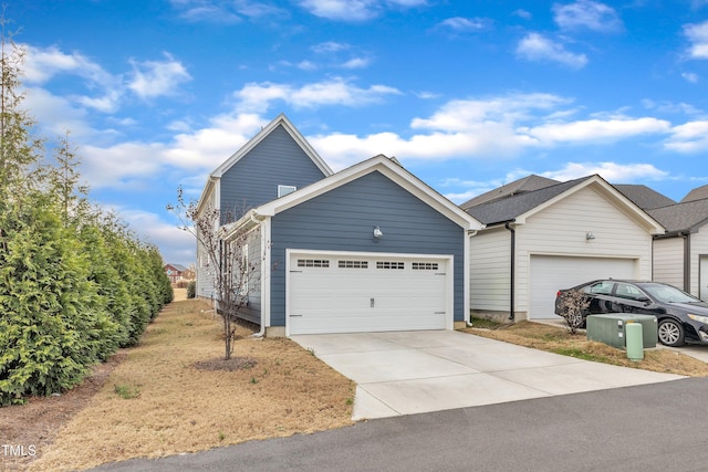 view of front facade featuring a garage