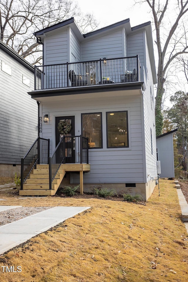 view of front of home featuring a balcony