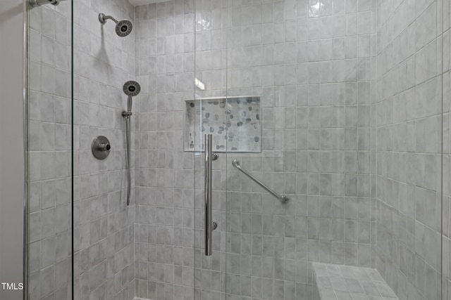 bathroom featuring a tile shower