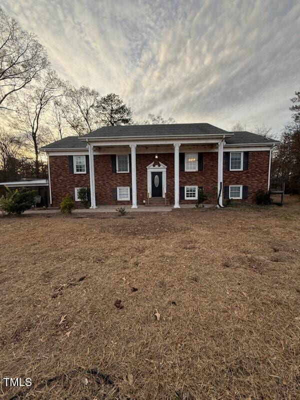 view of front of property