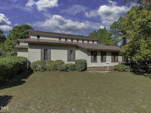 view of front facade with a front yard