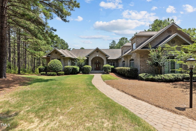 view of front of home featuring a front lawn