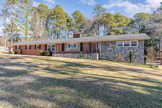 single story home featuring a front lawn