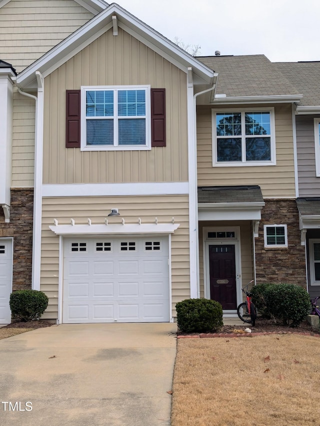 view of front facade with a garage