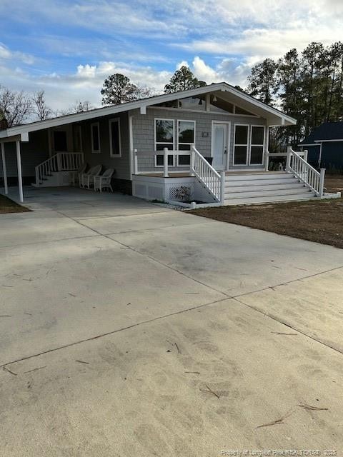 view of front facade featuring a carport