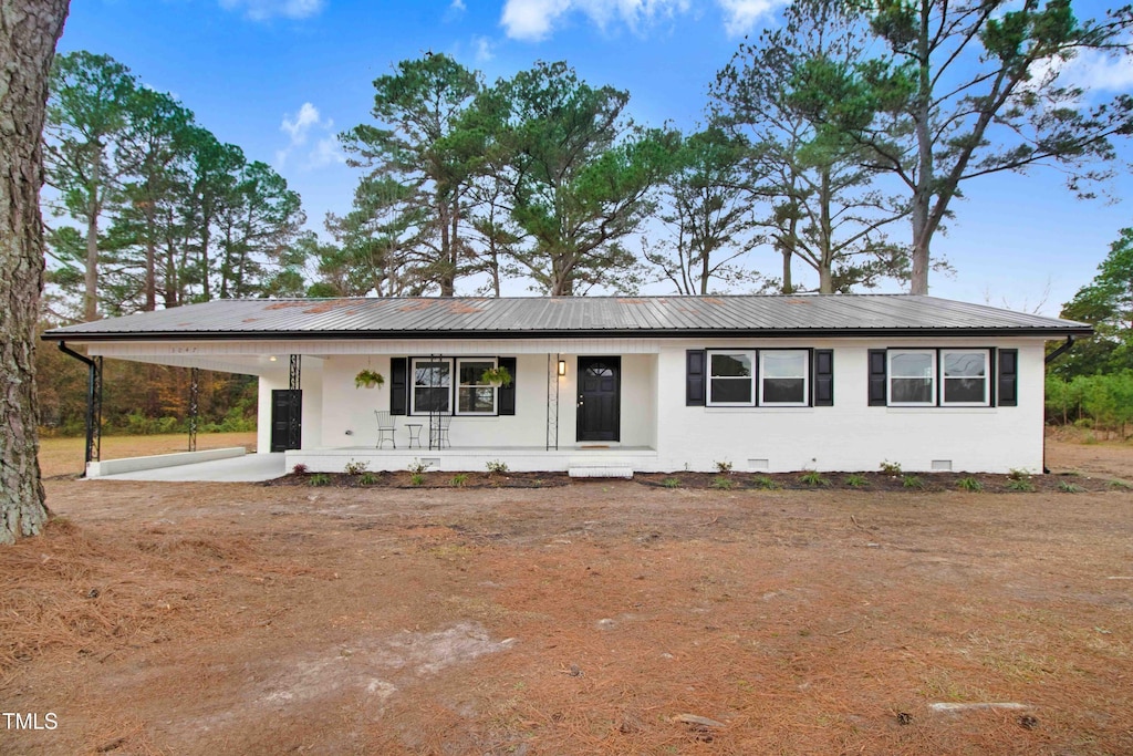 ranch-style home with a carport and covered porch