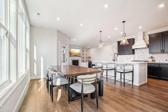 dining area with sink and light hardwood / wood-style flooring