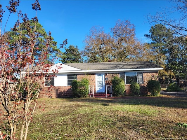 single story home with a front yard