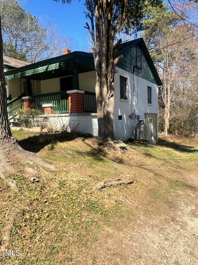 exterior space featuring a porch and a yard