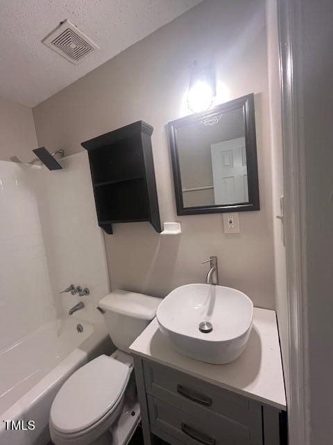 full bathroom featuring shower / bathtub combination, vanity, a textured ceiling, and toilet