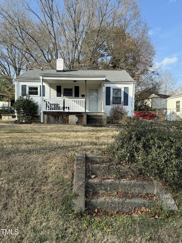 view of front of home featuring a porch and a front yard