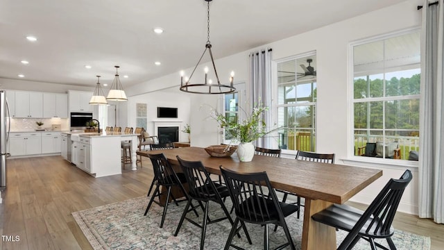 dining space featuring a chandelier, light hardwood / wood-style floors, and sink