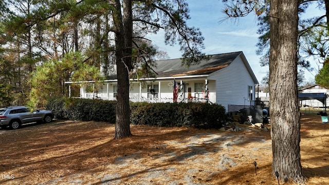 view of front of property featuring a porch