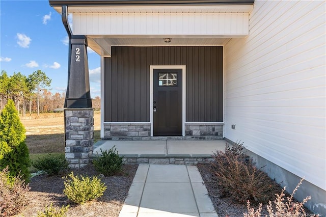 property entrance with covered porch