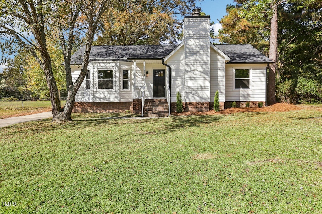 view of front of property with a front lawn