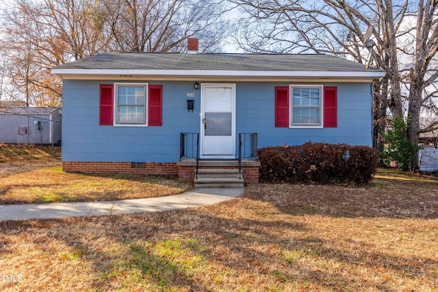 view of front of property with a front yard