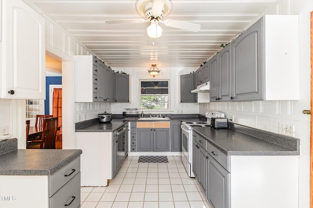 kitchen featuring range with electric stovetop, gray cabinets, ceiling fan, and sink