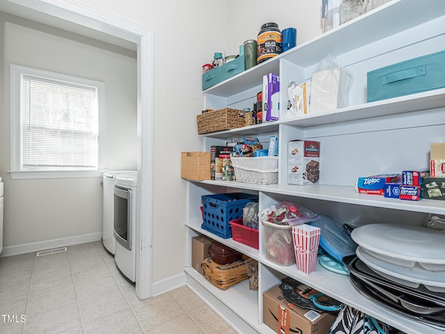 pantry with visible vents and independent washer and dryer