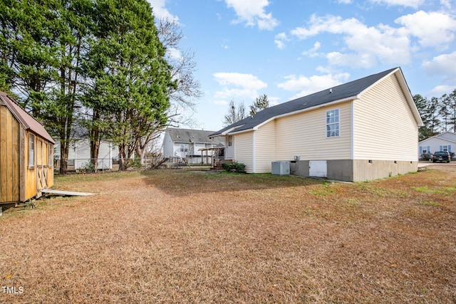 exterior space featuring a yard