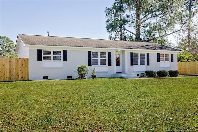 ranch-style home featuring a front lawn