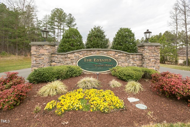 view of community / neighborhood sign