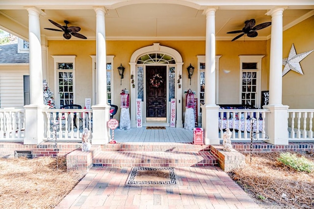 property entrance featuring ceiling fan