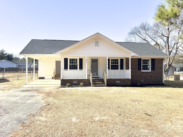 single story home with a porch